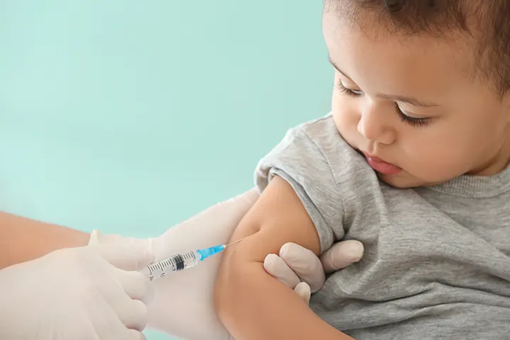 Tiêm vaccin cho trẻ